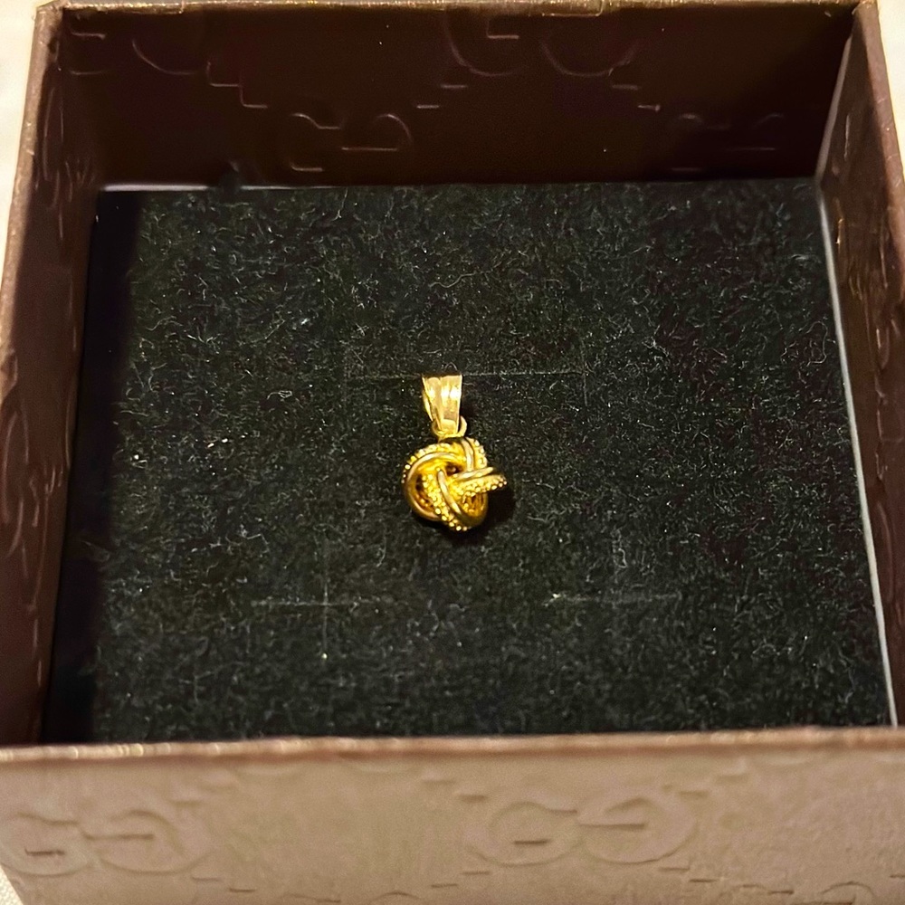 1 day BIG SALE 18K knot pendant ✨